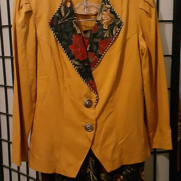 Vintage 80's 2 Piece Floral Skirt and Goldenrod with Trim Blazer Suit Set - 10 - Picture 3 of 11